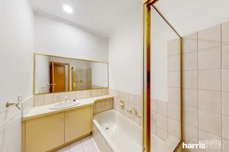 Property photo of 2/35 Holyrood Street Hampton VIC 3188