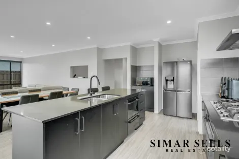 Property photo of 21 Bulloo Loop Ellenbrook WA 6069