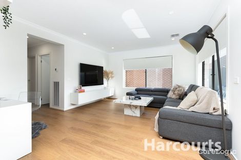 Property photo of 21 Savage Way Clyde North VIC 3978