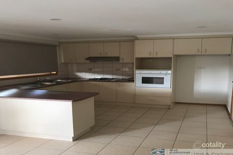 Property photo of 13 Naples Way Pakenham VIC 3810