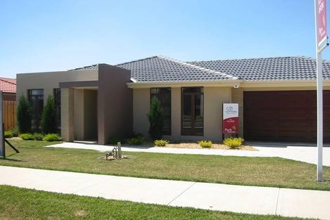 Property photo of 10 Phoenix Avenue Cranbourne VIC 3977