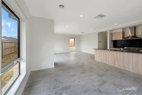 Property photo of 99 Crowlands Circuit Eynesbury VIC 3338