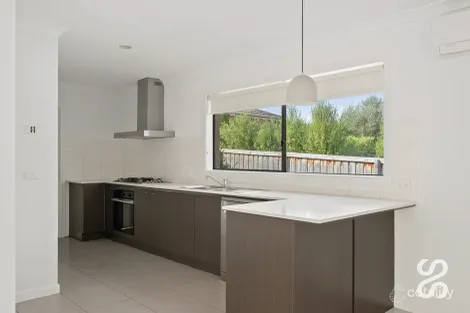 Property photo of 16 Sunningdale Road Doreen VIC 3754