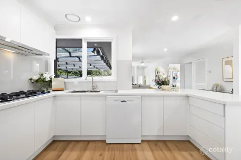 Property photo of 4 Elmstead Drive Wheelers Hill VIC 3150