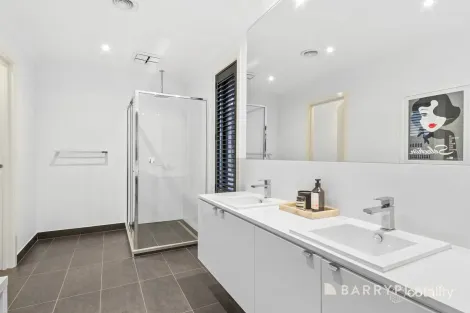 Property photo of 2 Karabil Close Scoresby VIC 3179