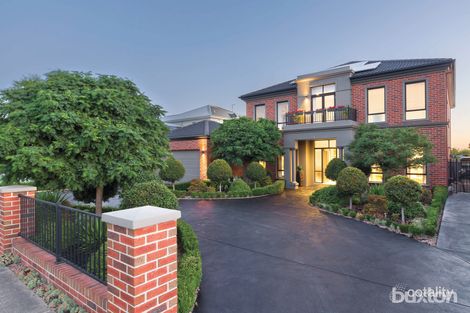 Property photo of 9 St Andrews Place Lake Gardens VIC 3355