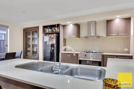 Property photo of 5 Sinclair Crescent Tarneit VIC 3029