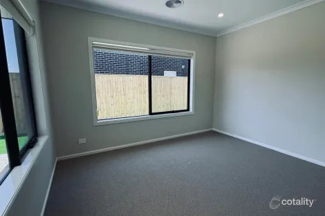 Property photo of 11 Lipizzan Crescent Taylors Lakes VIC 3038