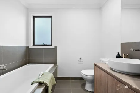 Property photo of 5 Lanark Street Clyde North VIC 3978