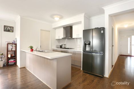 Property photo of 92 Elmslie Drive Cranbourne East VIC 3977