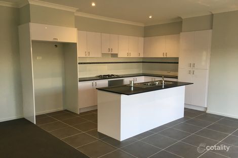 Property photo of 2 Grandvue Boulevard Pakenham VIC 3810
