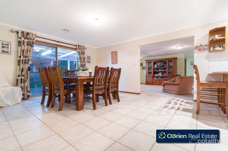 Property photo of 2 Lomandra Court Narre Warren South VIC 3805