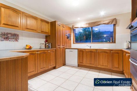 Property photo of 2 Lomandra Court Narre Warren South VIC 3805