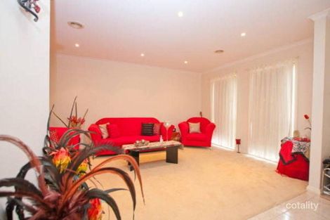 Property photo of 10 Edgewood Road Roxburgh Park VIC 3064