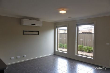 Property photo of 2/33 Parklea Way Tarneit VIC 3029