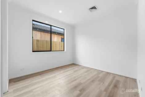 Property photo of 16 Granite Crescent Fraser Rise VIC 3336