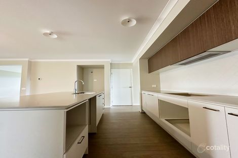 Property photo of 18 Porcini Parade Mickleham VIC 3064