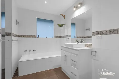Property photo of 171 James Cook Drive Endeavour Hills VIC 3802