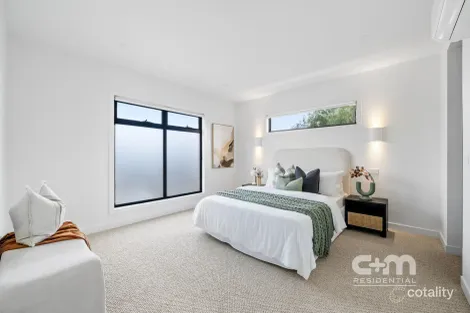 Property photo of 18 Leighton Crescent Fawkner VIC 3060