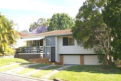 10 Chaplin St, Stafford Heights, QLD 4053