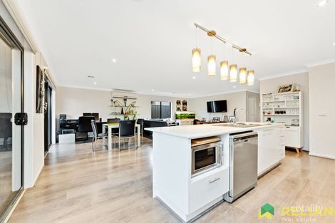 Property photo of 10 Diamond Parade Cobblebank VIC 3338