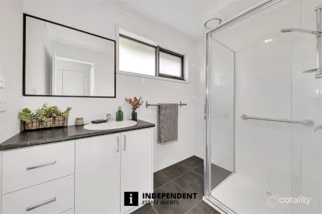 Property photo of 2/3 Cranbourne Drive Cranbourne VIC 3977