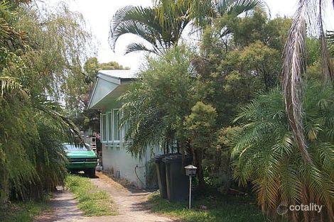 9 Leslie St, Mooroobool, QLD 4870