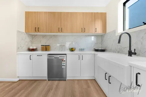 Property photo of 4 Dixon Street Mickleham VIC 3064