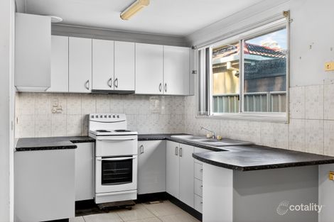 Property photo of 1/30 Bensley Road Macquarie Fields NSW 2564
