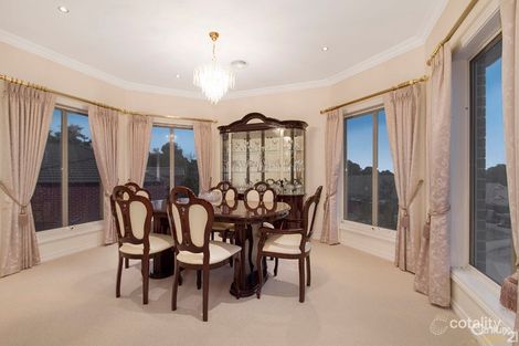 Property photo of 19 Ellesse Way Berwick VIC 3806