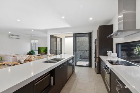 Property photo of 7 Clinton Street Labrador QLD 4215