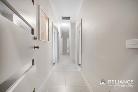 Property photo of 11 Fox Walk Truganina VIC 3029