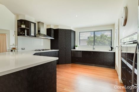 Property photo of 31 Northmoor Drive Strathdale VIC 3550