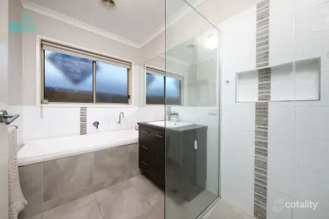 Property photo of 9 Dempster Place Leneva VIC 3691