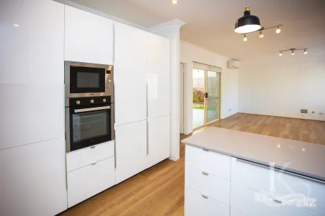 Property photo of 6/11 Endeavour Road Hillarys WA 6025