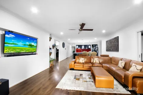 Property photo of 28 Serpells Way Cranbourne East VIC 3977