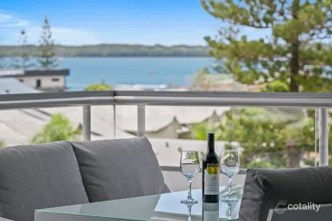 28 Bayview St, Runaway Bay, QLD 4216