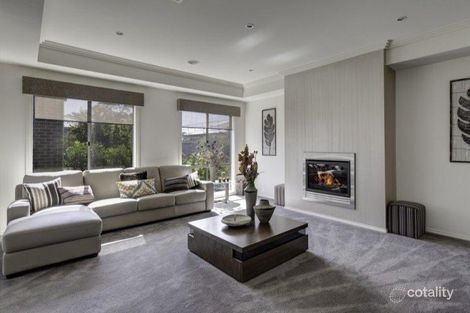 Property photo of 2 Mintbush Grange Mernda VIC 3754