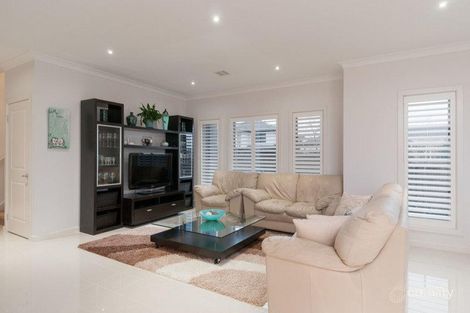 Property photo of 18 Kingston Way Mooroolbark VIC 3138