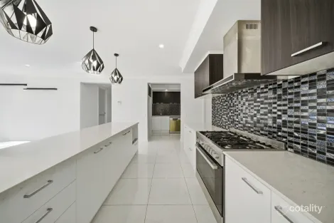 Property photo of 3 Royal Court Shepparton VIC 3630