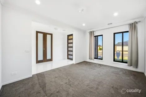 Property photo of 3 Royal Court Shepparton VIC 3630