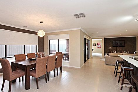 Property photo of 18 Brockwell Crescent Manor Lakes VIC 3024