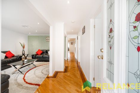 Property photo of 11 Lachlan Lane Taylors Hill VIC 3037