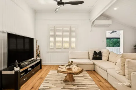 Property photo of 204 Norman Avenue Norman Park QLD 4170