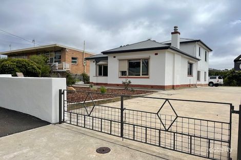 6 Bond Ave, Victor Harbor, SA 5211