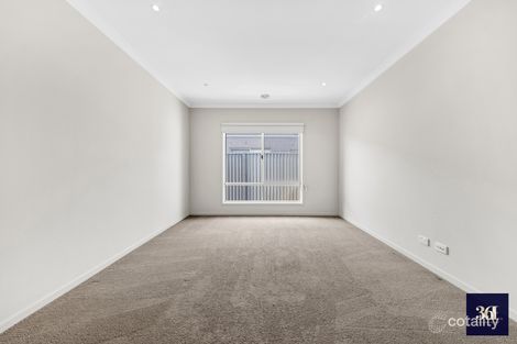Property photo of 27 Gem Crescent Cobblebank VIC 3338