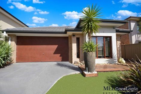 Property photo of 10 Westerfolds Terrace Caroline Springs VIC 3023