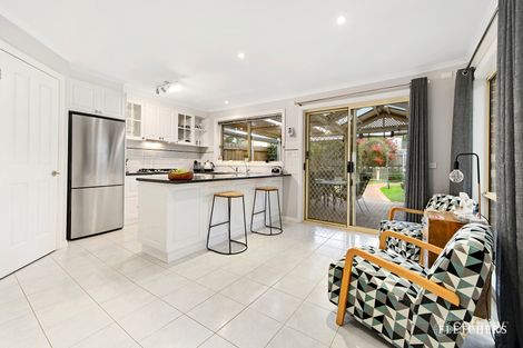 Property photo of 33 Island Place Mill Park VIC 3082