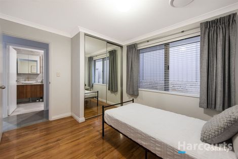Property photo of 33 Rhoeo Outlook Sinagra WA 6065