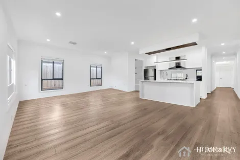 Property photo of 8 Cowwarr Crescent Wollert VIC 3750